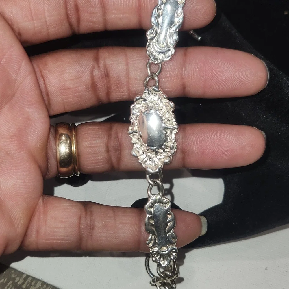 Silver Tone Repousse Floral Scroll Link Toggle Bracelet premier design 6.5 Inch